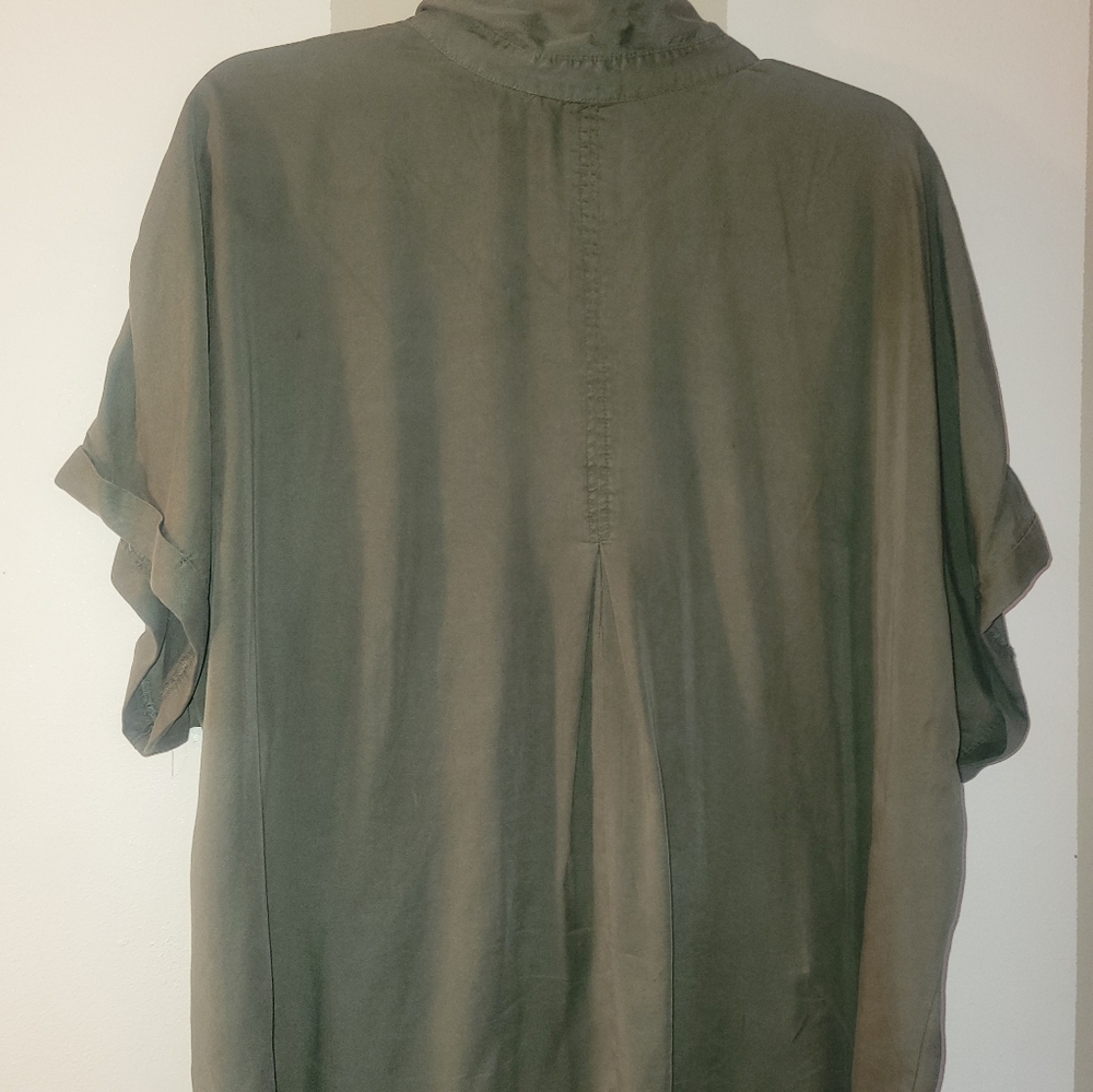 Plus Size Button-Up blouse - Picture 5 of 9